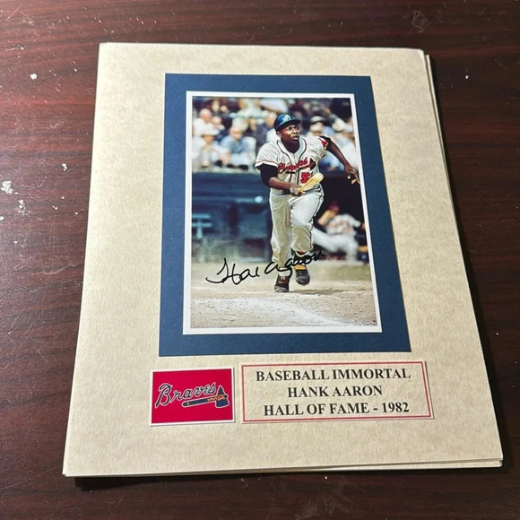 Hank Aaron autographed photo matted - Picture 1 of 1